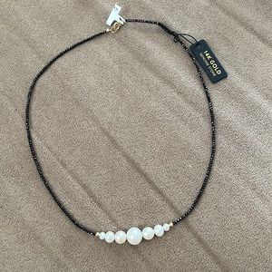 Pearl chocker